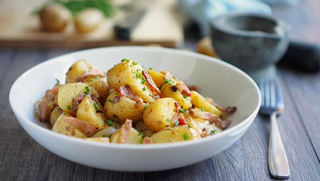 Salada de batata deliciosa para acompanhar o almoço veja agora