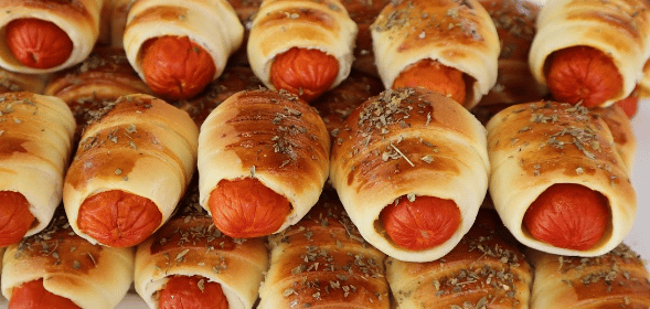 Enrolado de salsicha, uma receita perfeita com massa de pastel