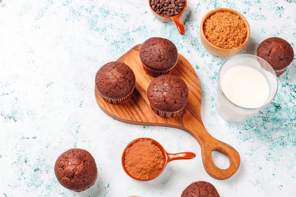 Muffin de chocolate com cereja